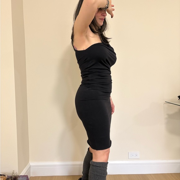 Elegant Black One Shoulder Dress - Picture 3 of 4